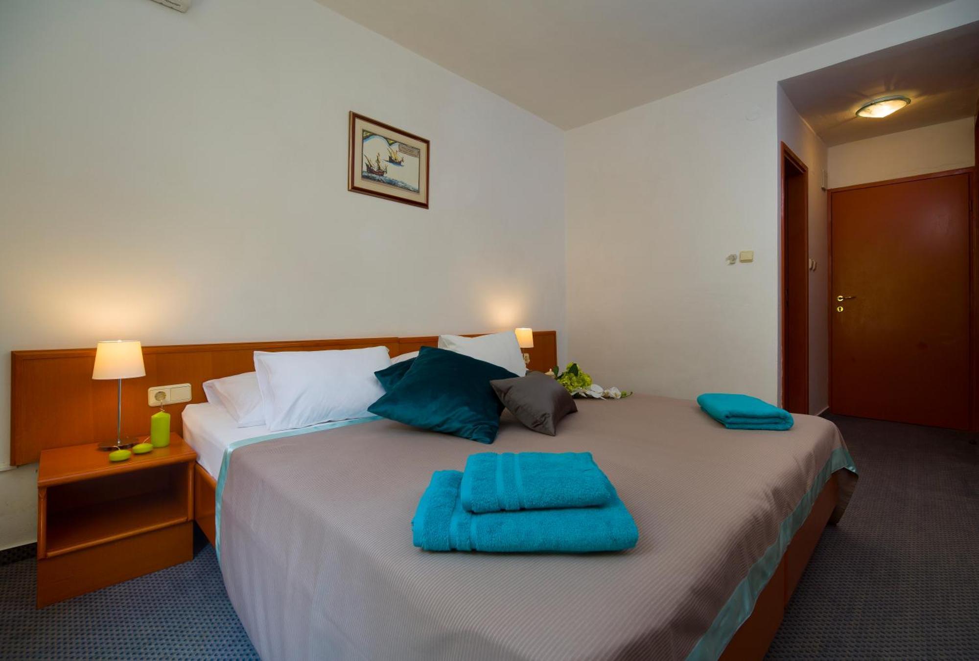 Hotel Faraon Trpanj Exterior foto